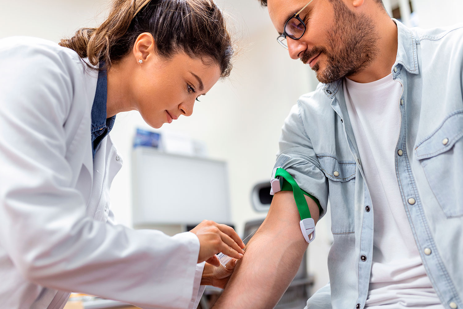 Un estudio revela cómo el colesterol alto ayuda a propagar el cáncer