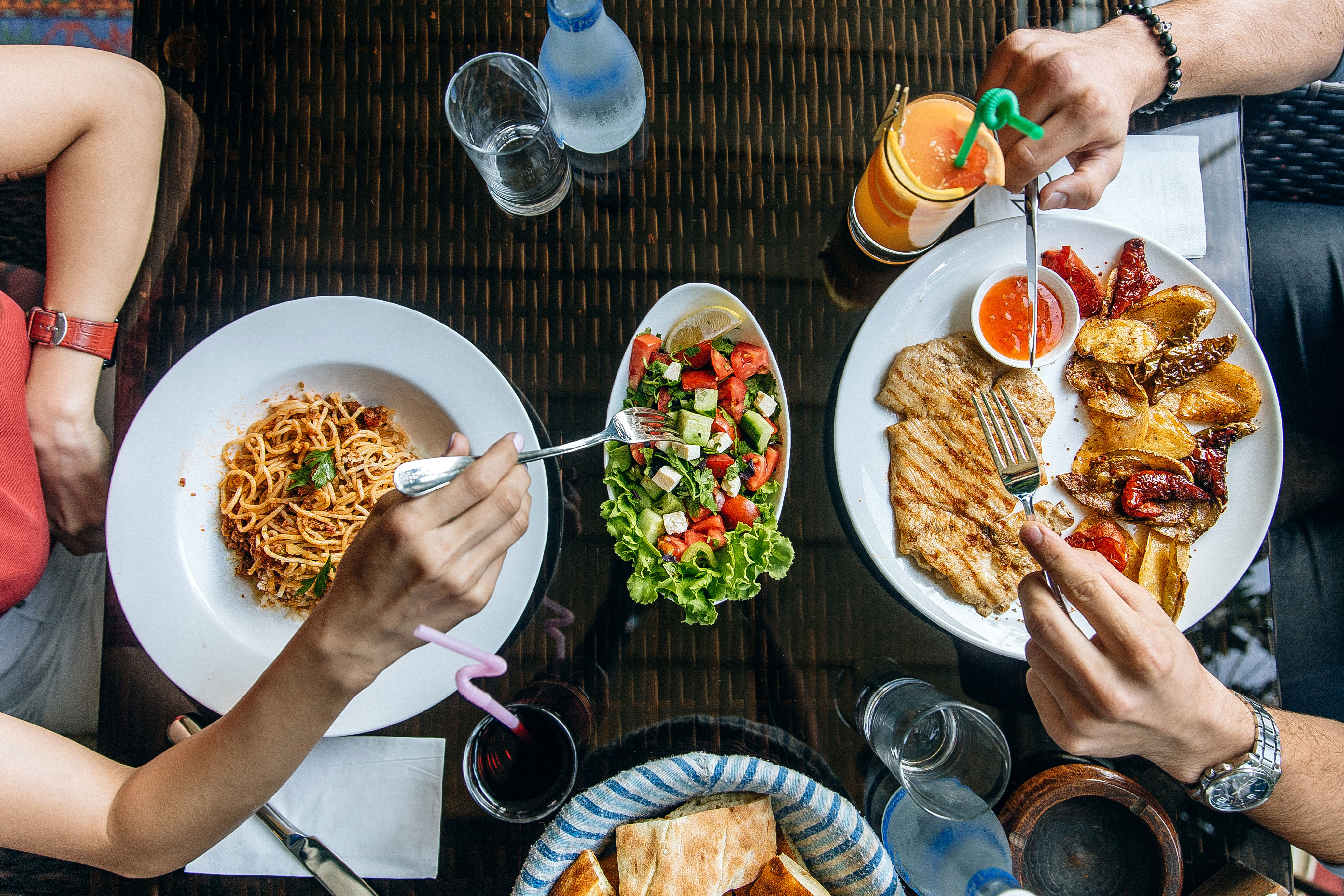El momento más saludable para cenar, según los expertos
